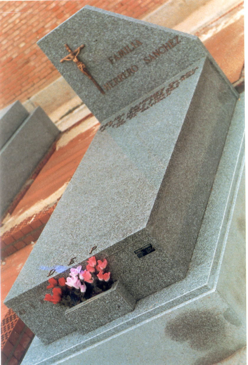 sarcofago 5 cm.jpg